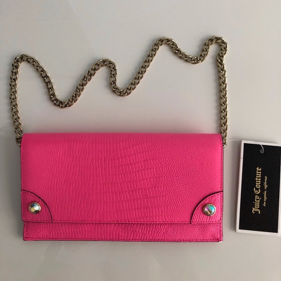 Juicy Couture Handbags - Juicy Couture adorable small pink Purse.